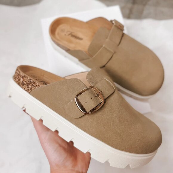 Forever Link Shoes - THE OAKS TAUPE PLATFORM CLOG